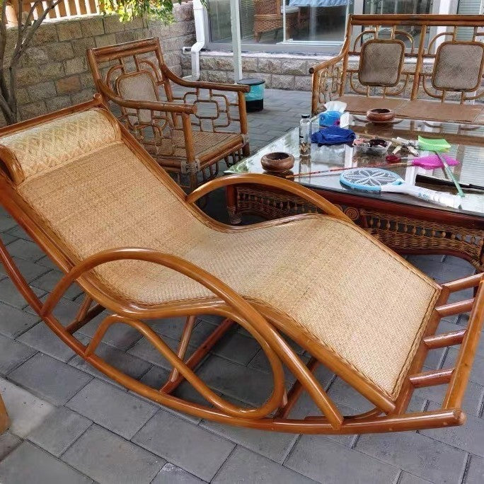 Schaukelstuhl aus Rattan, Landhausstil