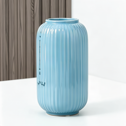 Keramikblumenvase mit Rillen, modern, Weiß