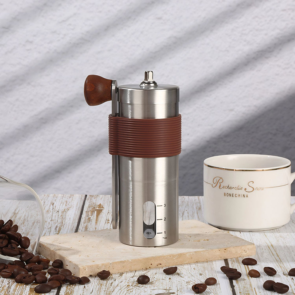 Handkaffeemühle mit CNC-Mahlwerk und Bürste