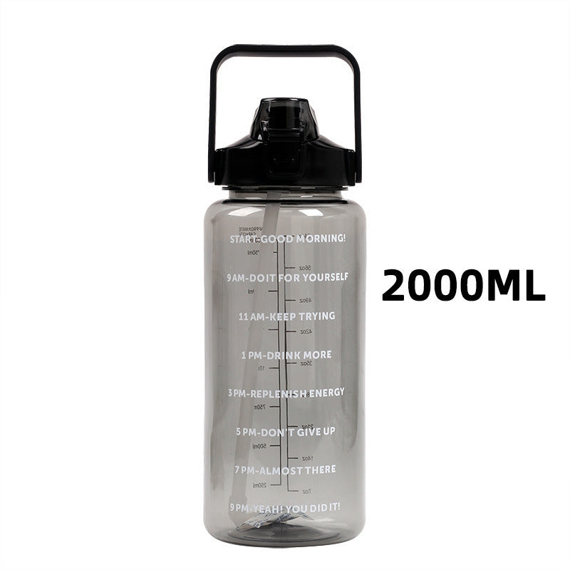 Sporttrinkflasche 2 L mit Skala und Strohhalm