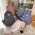 Rucksack mit Buchstabenmuster, 20–35 L