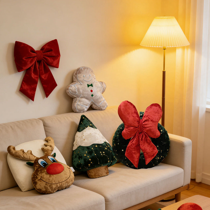 Weihnachts-Plüschtiere und Dekokissen, verschiedene Motive