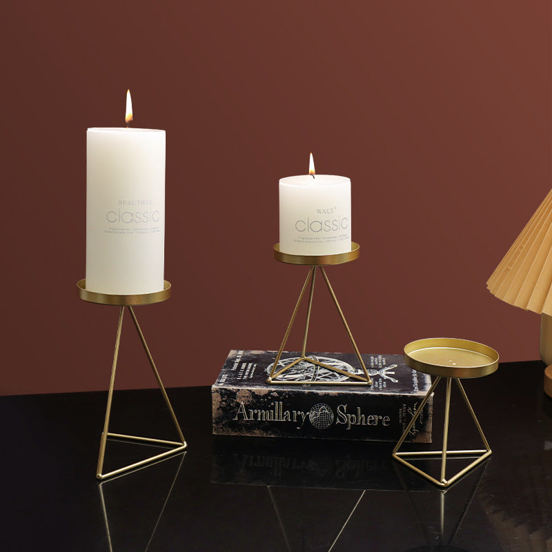Eiserner Dreieck-Kerzenständer, modern