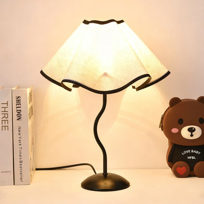 LED-Tischlampe mit Blütendesign und Touchsteuerung