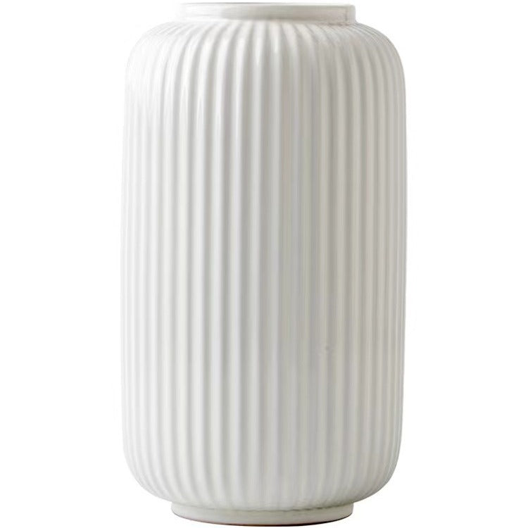 Keramikblumenvase mit Rillen, modern, Weiß