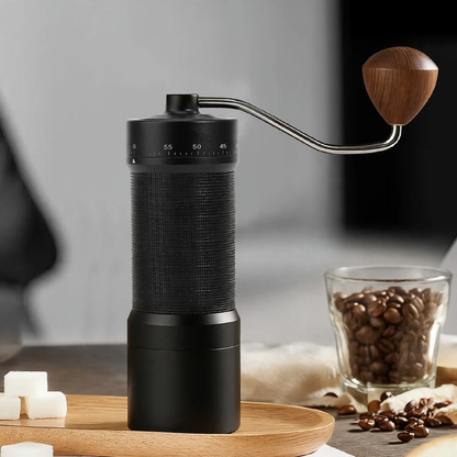Handkaffeemühle mit CNC-Mahlwerk und Bürste