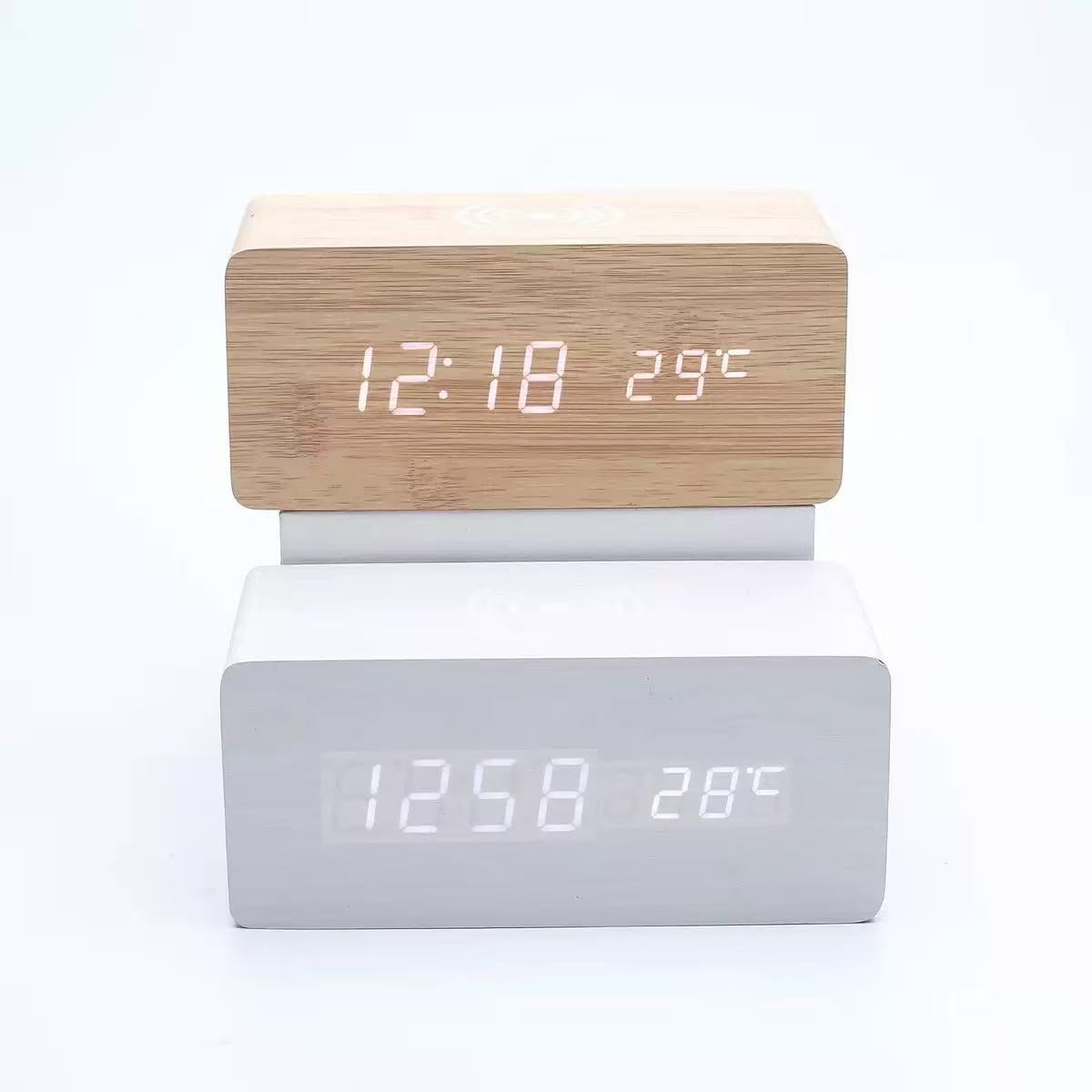 LED-Wecker mit digitaler Anzeige und Holzdesign