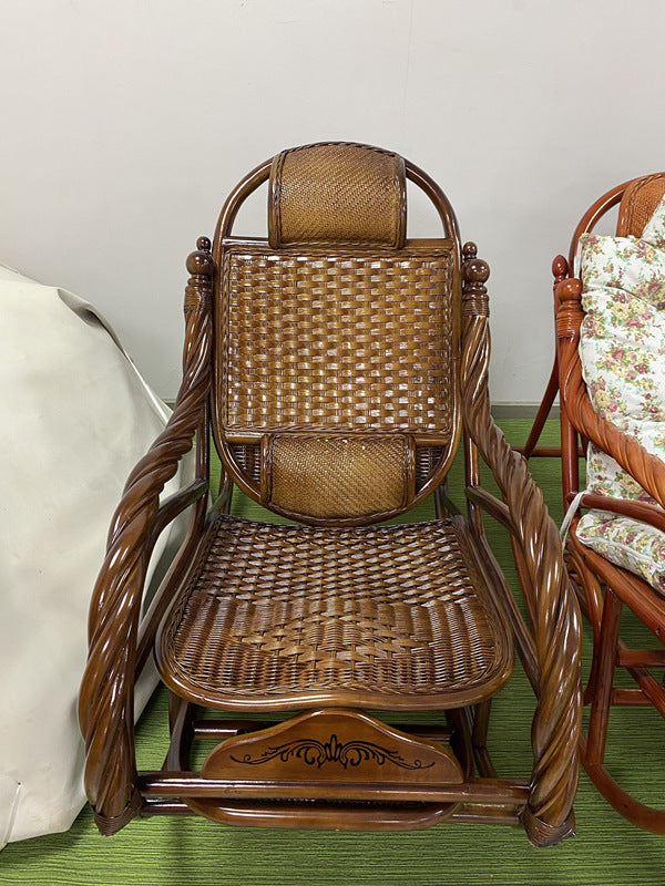 Schaukelstuhl aus Rattan, Landhausstil
