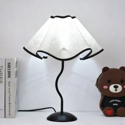 LED-Tischlampe mit Blütendesign und Touchsteuerung