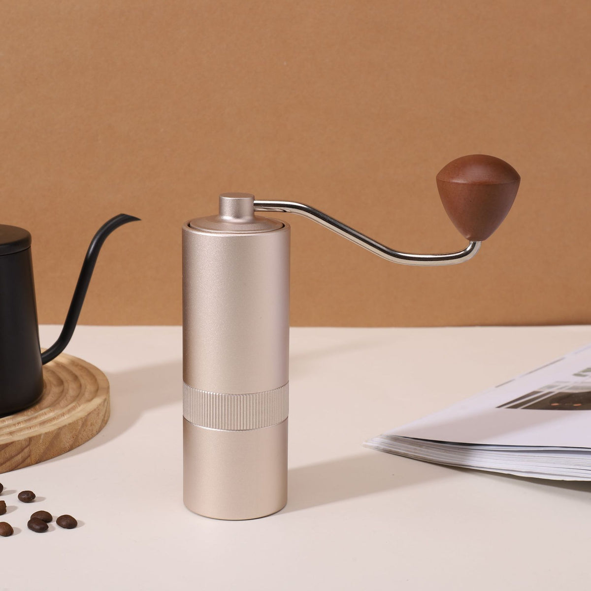 Handkaffeemühle mit CNC-Mahlwerk und Bürste