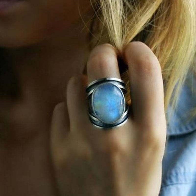 Ring mit Mondstein-Verzierung