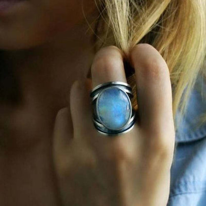 Ring mit Mondstein-Verzierung