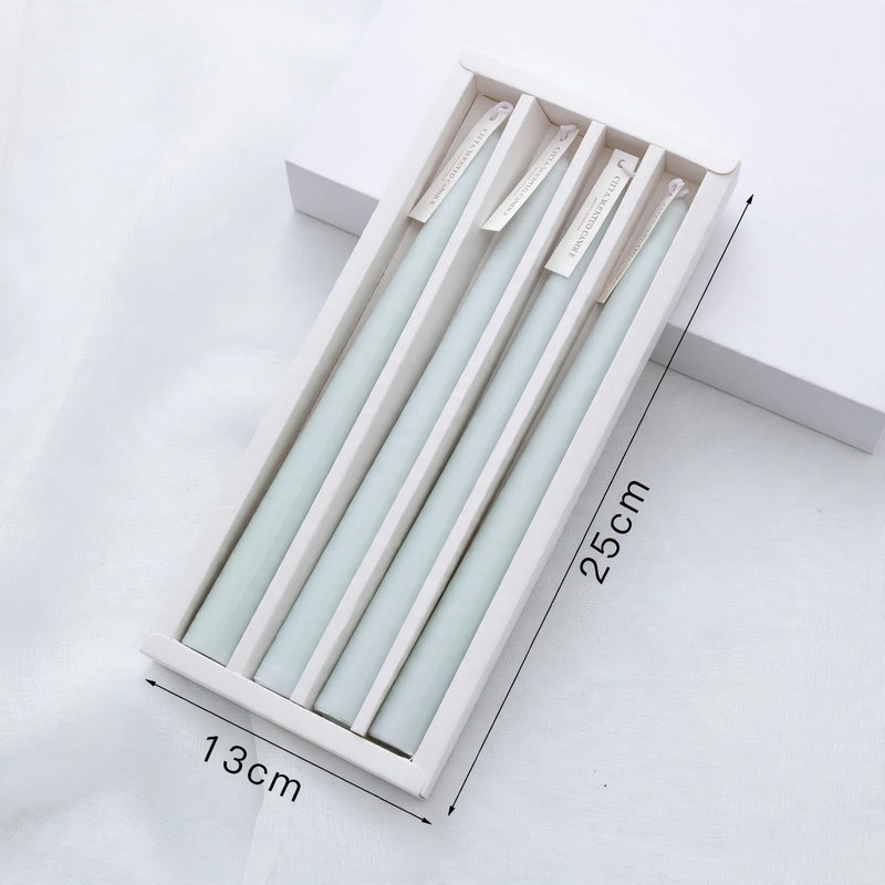 Transparenter Glaskerzenständer mit Rokoko-Design