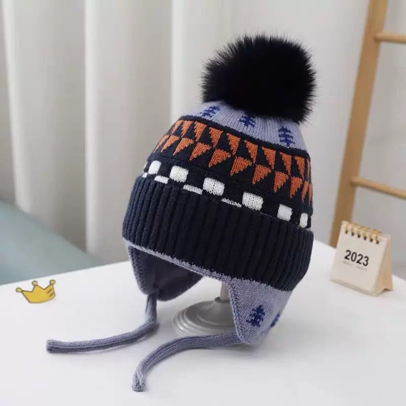 Kindermütze mit Ohrenklappen, gestrickt, warm