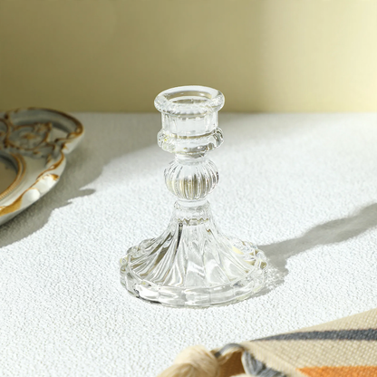 Transparenter Glaskerzenhalter mit Strukturmuster