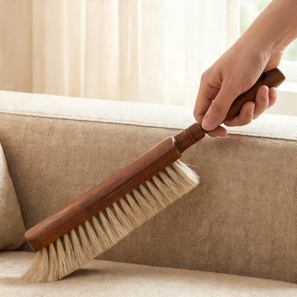 Bettbürste mit Pferdehaaren und langem Stiel