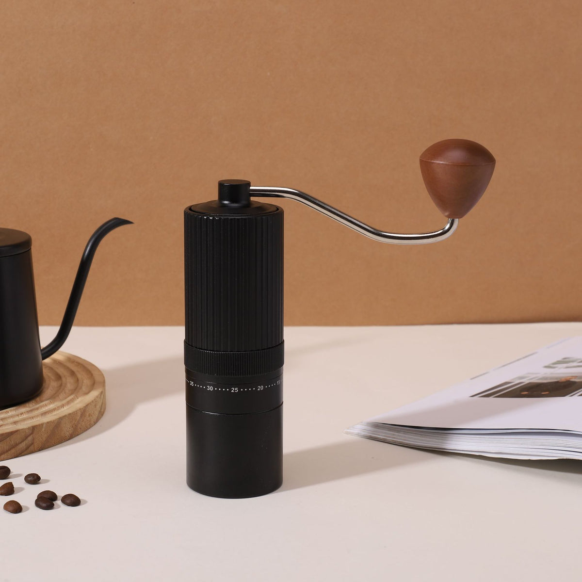 Handkaffeemühle mit CNC-Mahlwerk und Bürste
