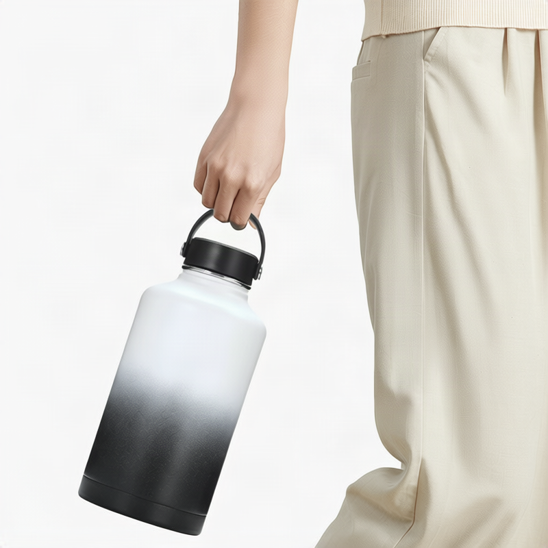 Isolierte Edelstahl-Trinkflasche mit Tragegriff