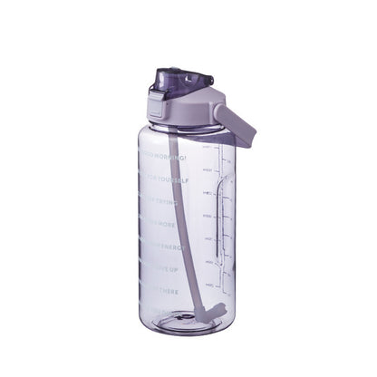 Sporttrinkflasche 2 L mit Skala und Strohhalm