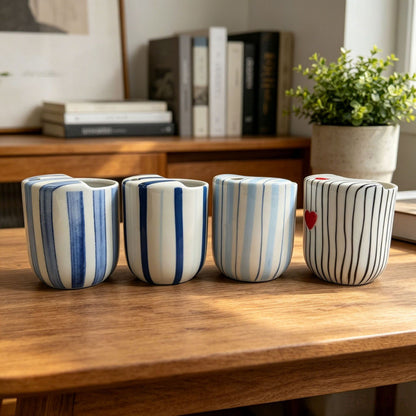 Keramik-Kaffeetasse mit Streifen und Herzmotiv