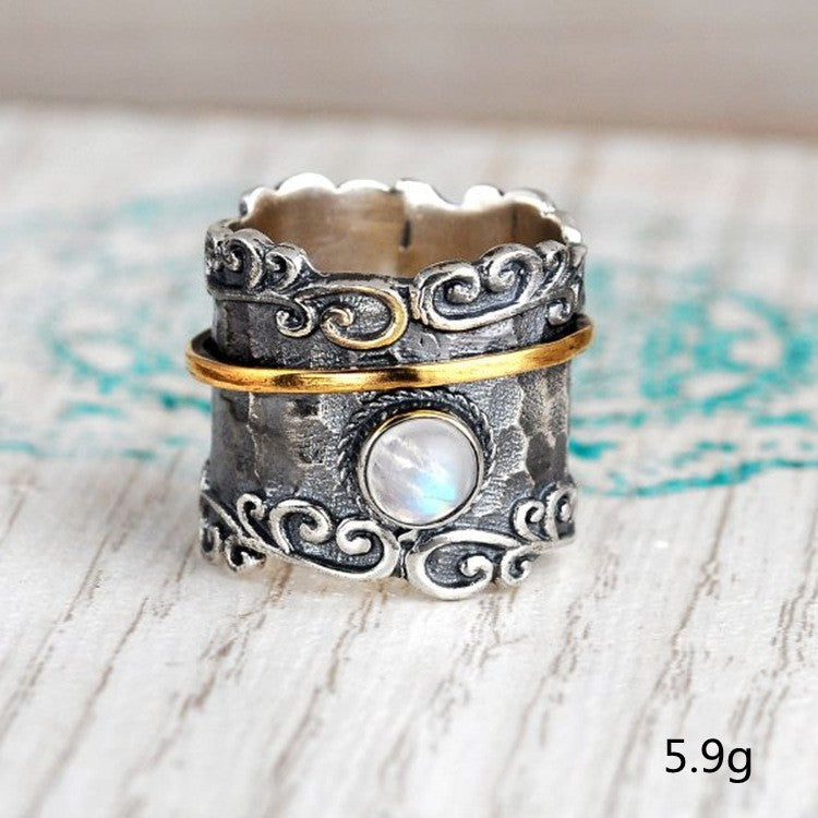 Ring mit Mondstein-Verzierung