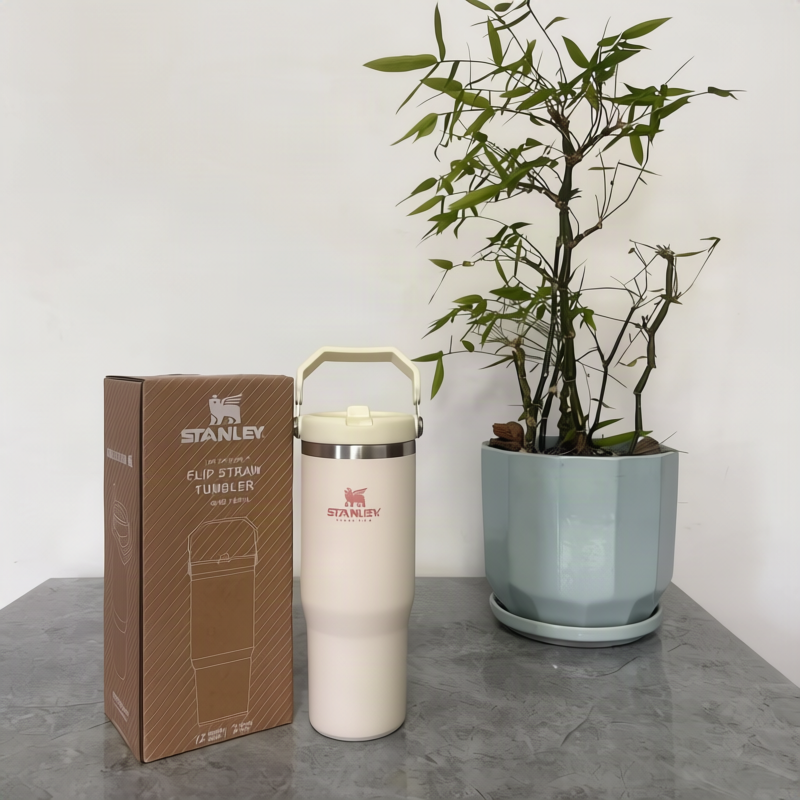 Isolierbecher 870 ml mit Strohhalm und Deckel