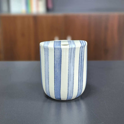 Keramik-Kaffeetasse mit Streifen und Herzmotiv