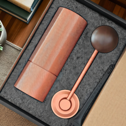 Handkaffeemühle mit CNC-Mahlwerk und Bürste