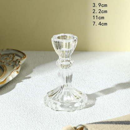 Transparenter Glaskerzenhalter mit Strukturmuster