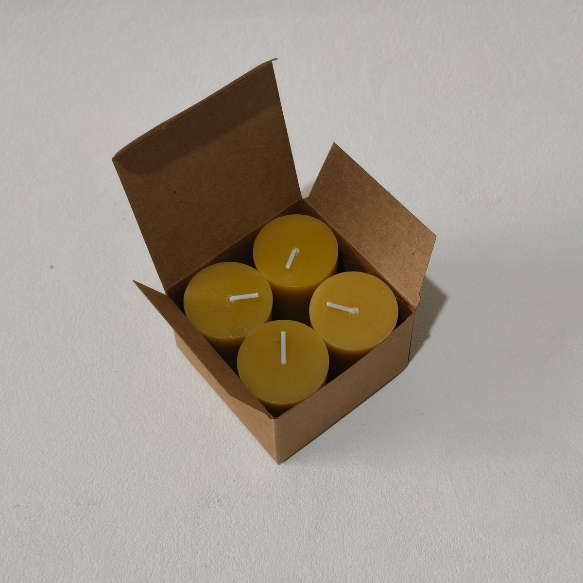 Bienenwachskerze, Stumpen, 4×5 cm, handwerklich
