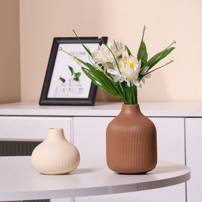 Keramikblumenvase mit Rillen, modern, Weiß
