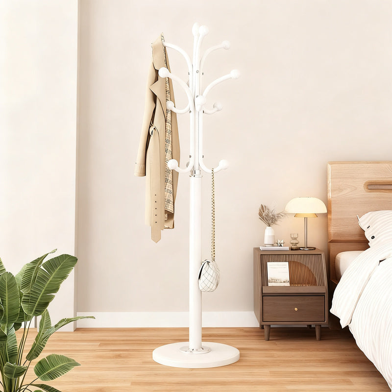 Garderobe mit Marmorsockel, schlicht