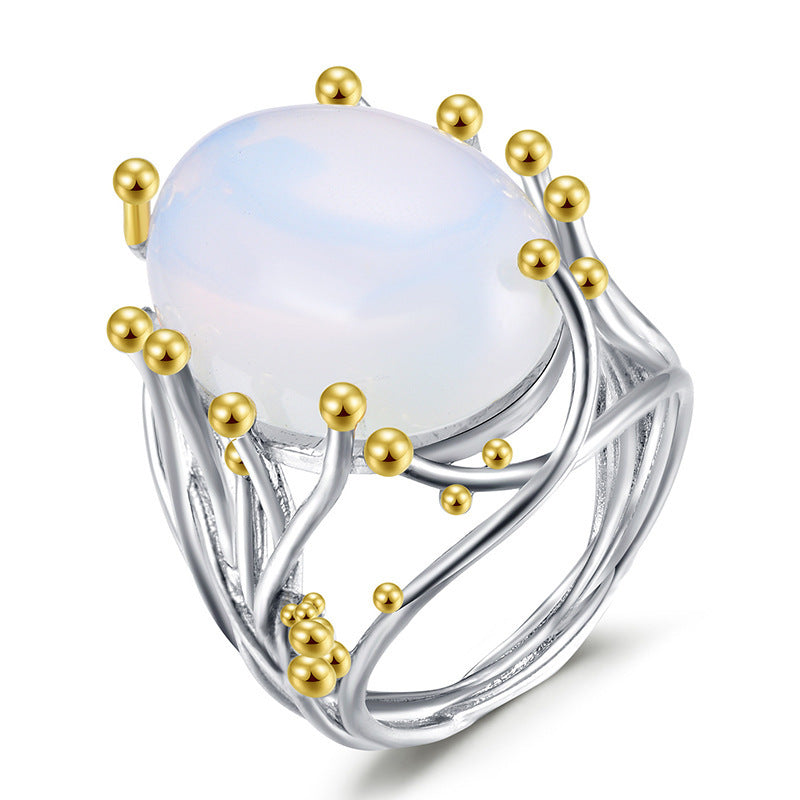 Ring mit Mondstein-Verzierung