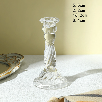 Transparenter Glaskerzenhalter mit Strukturmuster