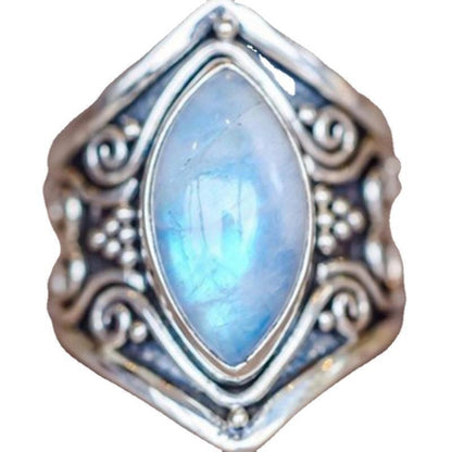 Ring mit Mondstein-Verzierung