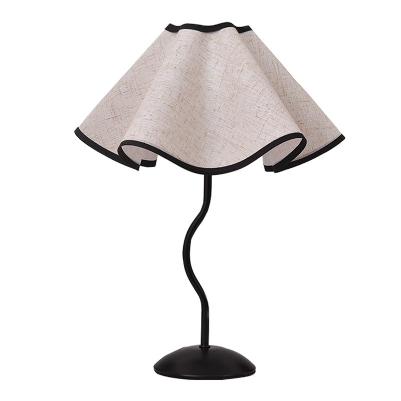 LED-Tischlampe mit Blütendesign und Touchsteuerung