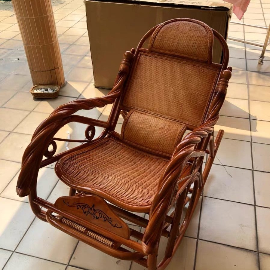 Schaukelstuhl aus Rattan, Landhausstil