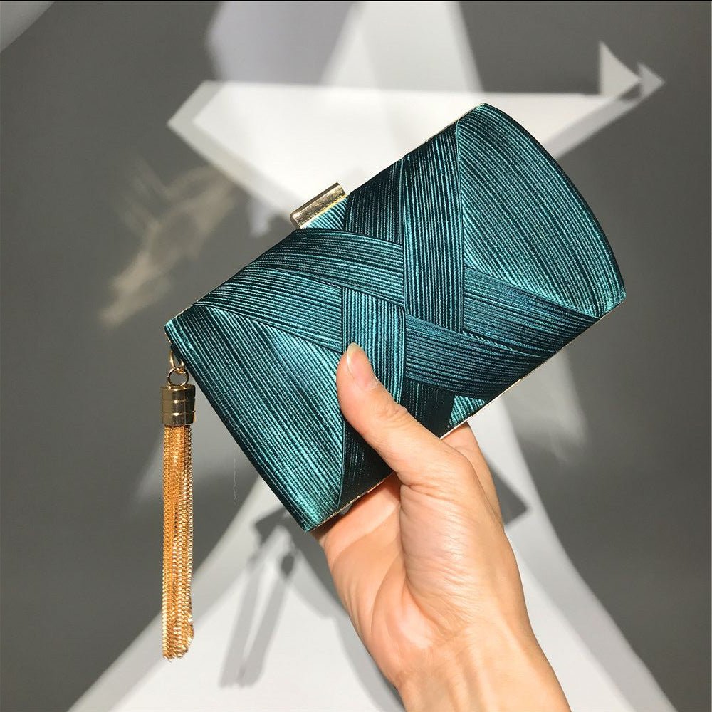 Éclessa Luxus-Abendclutch | Satin-Quastenhandtasche für klassische und moderne Eleganz
