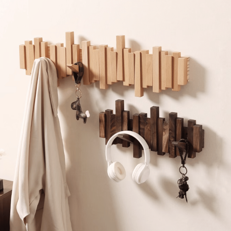 Holz Wandkleiderbügel mit einklappbaren Haken und minimalistischen Design | Brehn