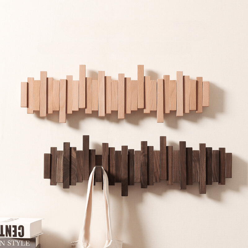Holz Wandkleiderbügel mit einklappbaren Haken und minimalistischen Design | Brehn