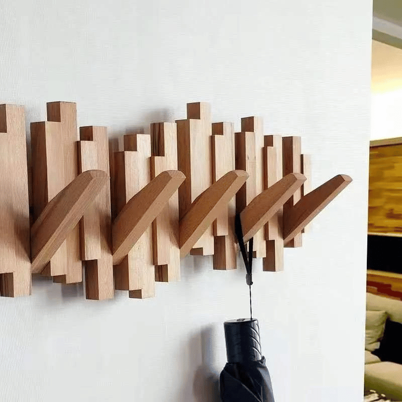 Holz Wandkleiderbügel mit einklappbaren Haken und minimalistischen Design | Brehn