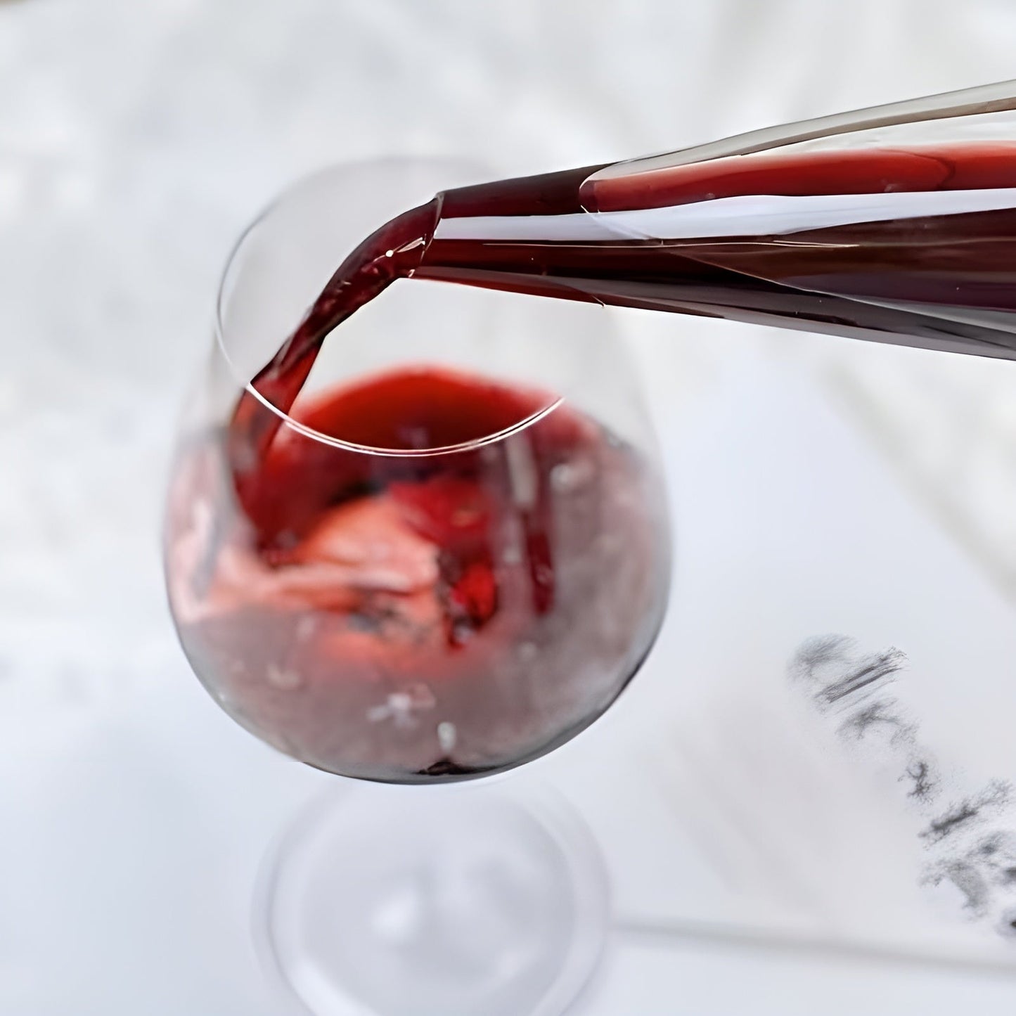 Rotweinkaraffe aus Glas – Stilvolle Belüftung durch Wasserfall-Ausgießfunktion | Inklusive Kühlbehälter