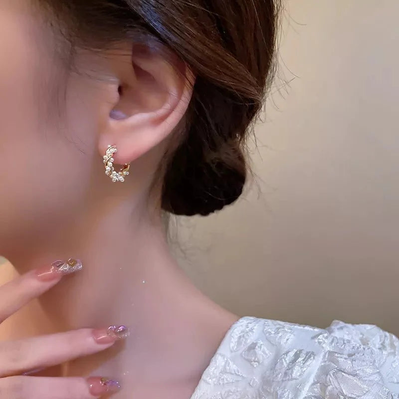 Brehn | Elegante Perlenrand-Hoop-Ohrringe