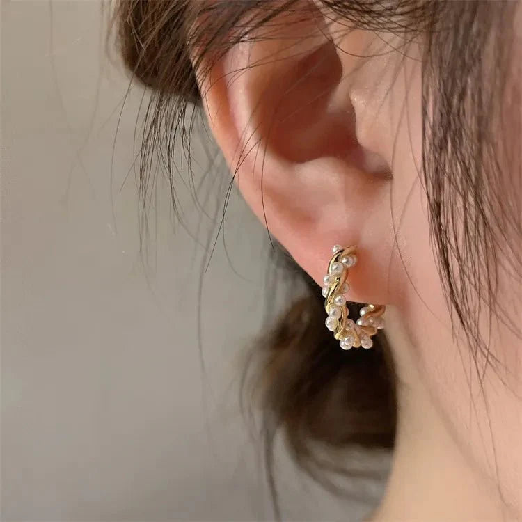 Brehn | Elegante Perlenrand-Hoop-Ohrringe