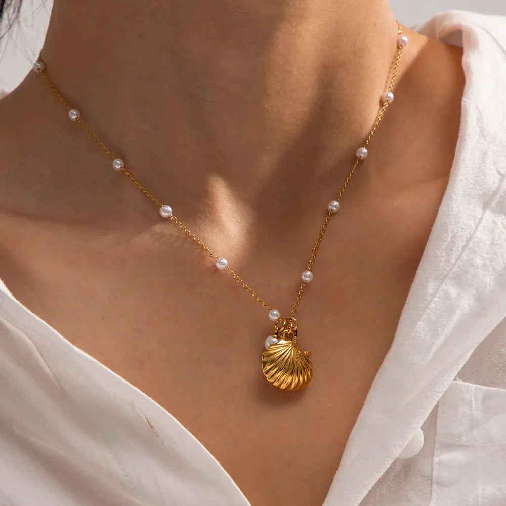 Brehn | Elegante zarte Abstand Perlen Muschelkette
