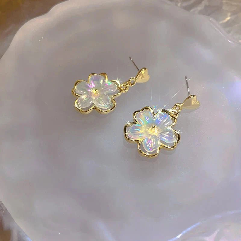 Brehn | Elegante goldverzierte Blumenohrstecker