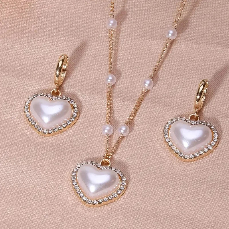 Brehn | Elegantes Perlenherz-Halsketten- und Ohrringe-Set