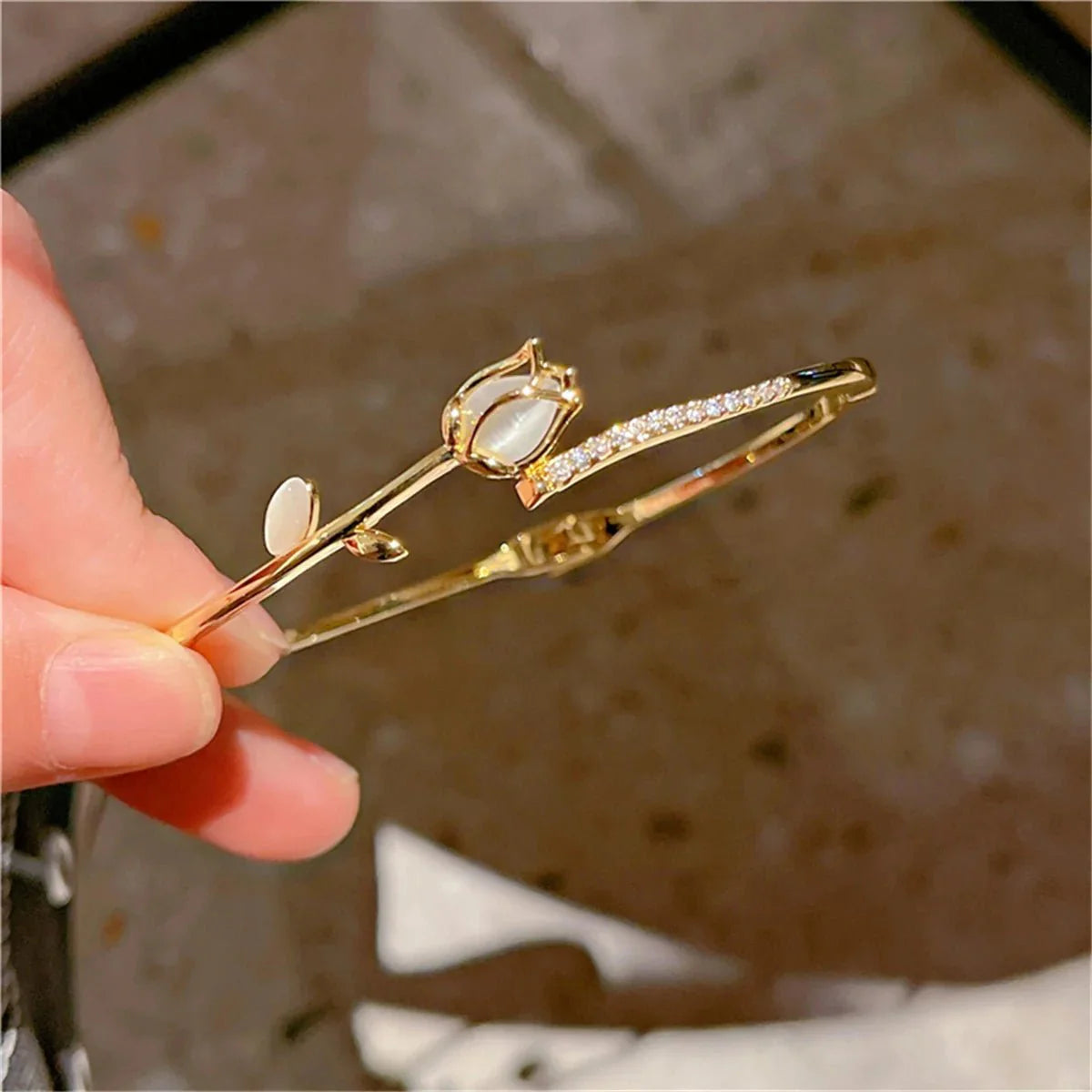 Brehn | Elegante Tulpe Opal Diamant Akzent Armband