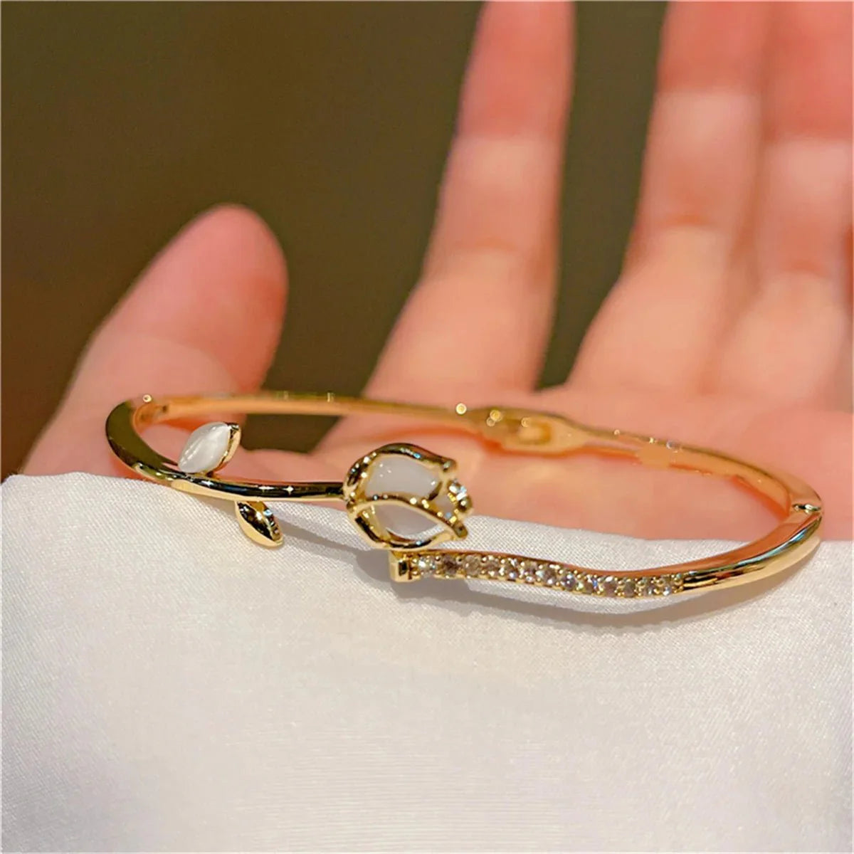 Brehn | Elegante Tulpe Opal Diamant Akzent Armband