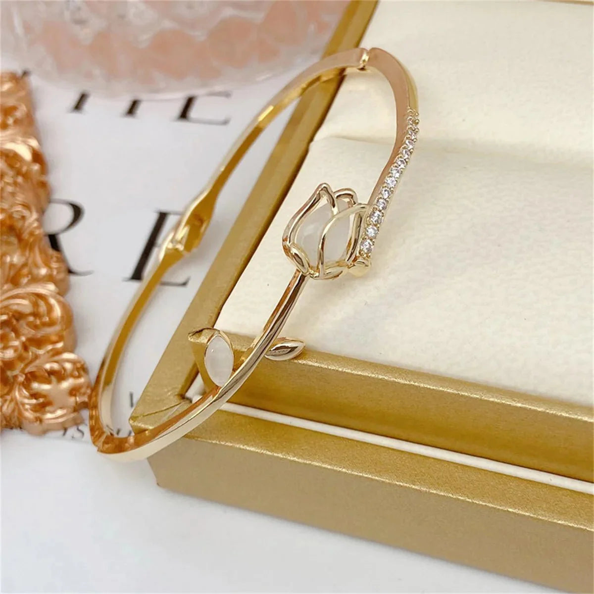 Brehn | Elegante Tulpe Opal Diamant Akzent Armband